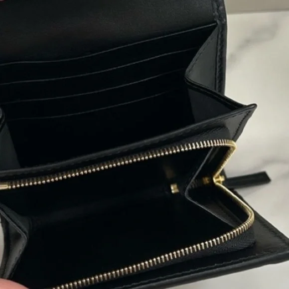 GUCCI Matelasse GG compact wallet LIKE NEW - Picture 5 of 6